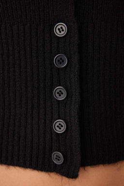 Siyah Crop Kare Yaka Triko Yumusak Dokulu Fitted/Vucudu Saran H?rka TWOAW25HI00178