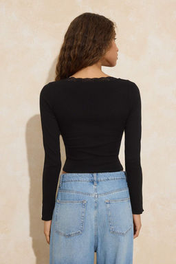 Siyah Fitted/Vucuda Oturan Havuz Yaka Dantel Detayl? Fitilli Esnek Orme Bluz TWOSS26BZ00070 - Trendyolmilla фото 4