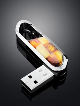 Брелок-карабин с флеш картой, украшенный янтарной мозаикой - Амберхолл фото 2