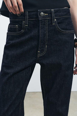 ZW COLLECTION RELAXED SLIM FIT MID-RISE JEANS - Zara фото 2