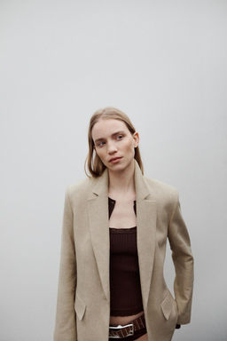 STRAIGHT BLAZER WITH PADDED SHOULDERS