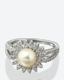 Pearls Melody. Кольцо с белой жемчужиной декорированной кубическими цирконами