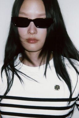 ZARA STRIPED BROOCH T-SHIRT