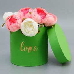 Коробка подарочная, круглая, с тиснением Love, салатовая,18?18?18 см