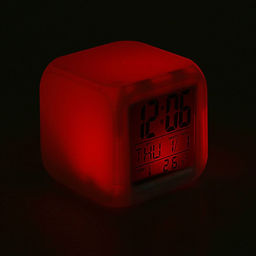 Часы - будильник Luazon LB-03, дата, температура, белый