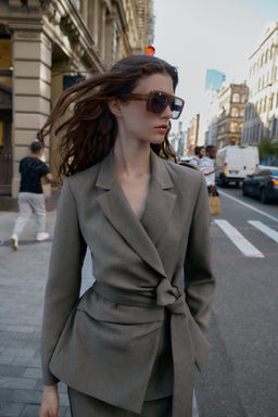 BLAZER WITH SHOULDER PADS AND BELT - Zara фото 5