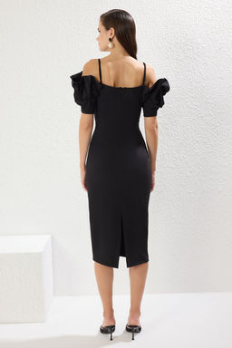 TRENDYOLMILLA Siyah Carmen Yaka Dokuma S?k Elbise TPRSS25EL00087