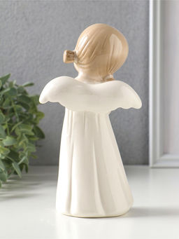 Сувенир керамика "Девочка-ангел с хвостиками, с бабочкой на руке" 9,6х6,8х18,3 см
