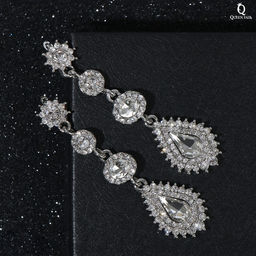 Серьги висячие со стразами Вечерние мадам, цвет белый в серебре, 7см - Queen fair фото 2