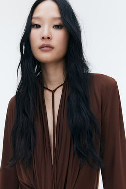 Top de punto con escote drapeado - H&m фото 2