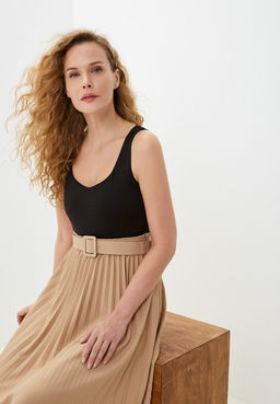 Черный топ в спортивном стиле