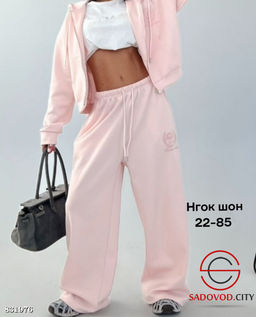 Спортивный женский костюм