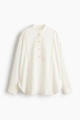 Blusa con detalles de encaje