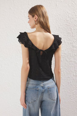 Trendyolmilla Ekru Fitted/Vucuda Oturan Buzgu/Drape Detayl? Esnek Orme Bluz TWOSS25BZ00274