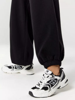 Спортивные брюки свободного кроя