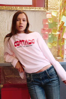 CAMISETA ESTAMPADO CORTADO / Rosa