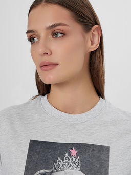 Футболка новогодняя женская с надписью Не принцесса. Королевна! - Mark formelle фото 4