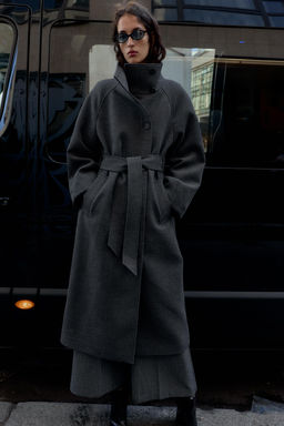 SOFT HIGH-NECK COAT WITH BELT