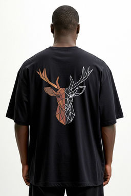 TRENDYOL MAN Siyah Buyuk Beden Oversize/Genis Kesim Hayvan Bask?l? %100 Pamuk T-Shirt TMNSS25BF00026