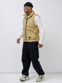 Жилет мужской утепленный спортивный бежевого цвета 15322B - Mtforce фото 3