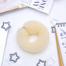 Цена за 6 шт. Валик на кнопке для создания пучка, 4.5×17, бежевый