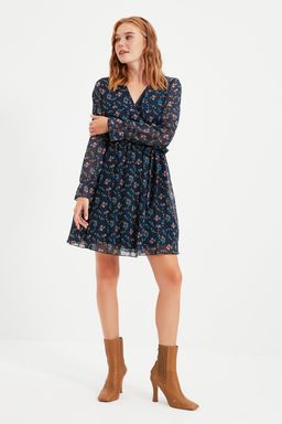 TRENDYOLMILLA Lacivert Cicek Desenli Kusakl? Kruvaze Astarl? Mini Sifon Dokuma Elbise TWOAW20EL1628  фото 9