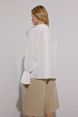 Limited Edition Beyaz Boyundan Baglamal? Astars?z Dokuma Party Y?lbas? Bluz TPRAW26BZ00025