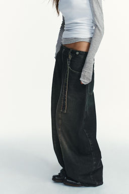 TRF OVERSIZED LOW-RISE JEANS