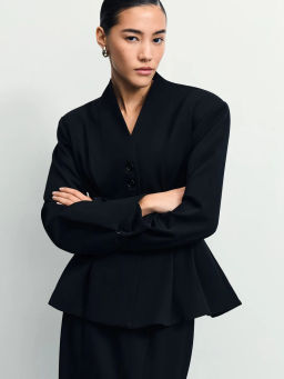 Приталенный жакет с вискозой в составе / Zarina