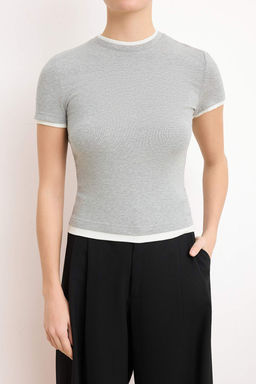 Gri Melanj Viskoz/Yumusak Kumasl? Renk Bloklu Vucuda Oturan Esnek Orme T-Shirt TWOSS24TS00063