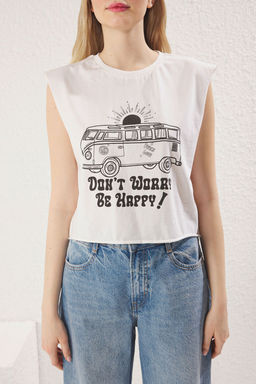 Ekru %100 Pamuk Bask?l? Kolsuz Relaxed/Rahat Kal?p Crop Bisiklet Yaka Orme T-Shirt TWOSS23TS00122