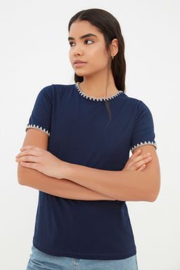 TRENDYOLMILLA Beyaz %100 Pamuk Kontrast Dikis Detayl? Basic Bisiklet Yaka Orme T-Shirt TWOSS19AD0085 фото 2