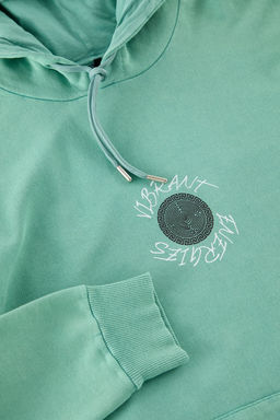 Mint Oversize/Genis Kesim Yaz? S?rt Bask?l? Soluk Efektli Sardonsuz Sweatshirt TMNAW25SW00043