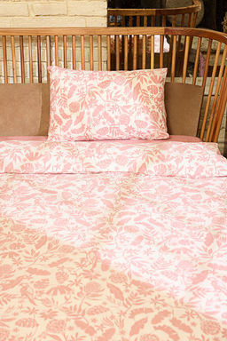 Trendyolmilla Home Pembe Pamuk Polyester Kar?s?ml? Cicek Desenli Tek Kisilik Nevresim Tak?m? 160x220cm TPHSS25TKN00003