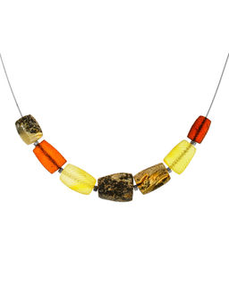 Яркое лёгкое колье из крупного янтаря на гибкой струне В унисон