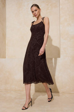 Kahverengi Cicekli A-Kesim/Can Form Ince Ask?l? Kolsuz Buzgulu Midi Tul Orme Elbise TWOSS26EL00025 - Trendyolmilla фото 2