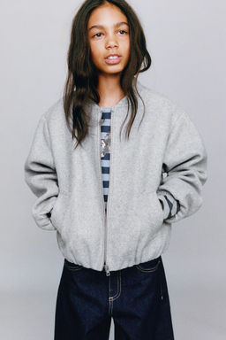 CAZADORA BOMBER SOFT / Gris claro