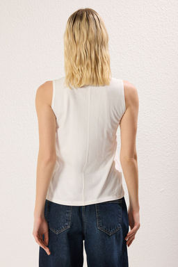 TRENDYOLMILLA Ekru %100 Pamuk Dikis Detayl? S?f?r Kol Bisiklet Yaka Orme Atlet TWOSS25AL00038  фото 5