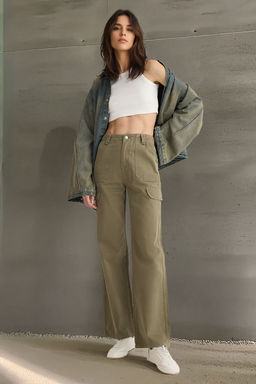 Haki Kargo Cep Kapak Detayl? Yuksek Bel Wide Leg Jeans TWOSS25JE00030