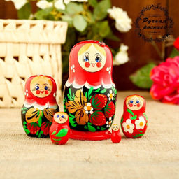 Матрёшка дерево «Божья коровка», красный платок, 5 кукольная, 9-11 см