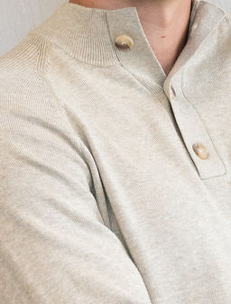Джемпер Vilatte тонкой вязки с застежкой на пуговицы светло-бежевый  фото 2