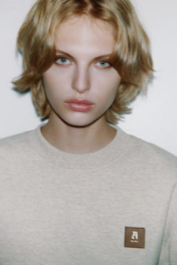 SWEATSHIRT WITH LABEL DETAIL ON THE FRONT - Zara фото 3