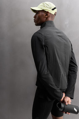 LIGHTWEIGHT TECHNICAL GILET - Zara фото 5