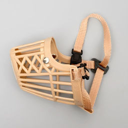 Намордник пластиковый № 2, ОМ 20 см, ДН 6 см, ОШ 38-47 см, вес питомца 5 кг - Пижон фото 2