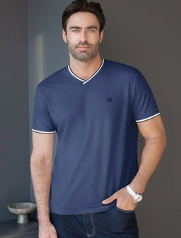 Футболка с V-вырезом из премиального хлопка с эластаном