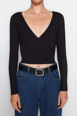 Siyah Derin Kruvaze Yaka Dantel Detayl? Uzun Kol Crop Pamuklu Esnek Orme Bluz TWOAW24BZ00291