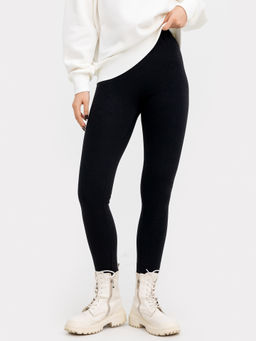 Меховые женские легинсы в черном цвете черный 142273 - Mark formelle фото 3