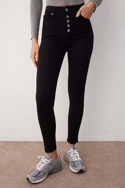 TRENDYOLMILLA Solmayan Siyah Onden Dugmeli Yuksek Bel Skinny Jeans TWOAW24JE00090  фото 3