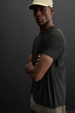 LIGHTWEIGHT TECHNICAL T-SHIRT - Zara фото 17