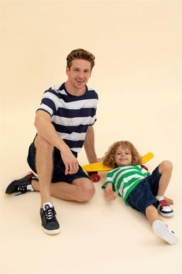 Детская зеленая футболка с круглым вырезом Неожиданная скидка в корзине